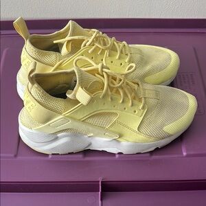 Nike Lemon Huarache Sneakers